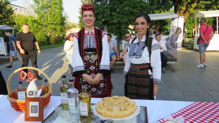 Slava kroz tradiciju - ko pravi najbolju pogaču, a ko rakiju?