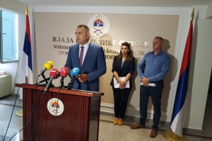 Minić najavio krivične prijave zbog svinjske kuge, Krizni štab u pomoć pozvao MUP