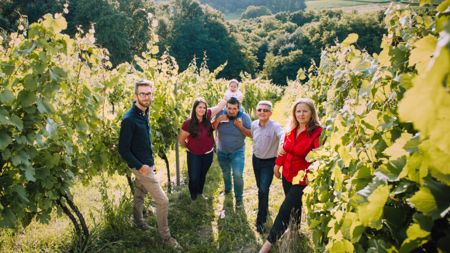 Crni pinot i pušipel obitelji Dvanajščak Kozol: kći Tea već sa 16 postala sommelierka