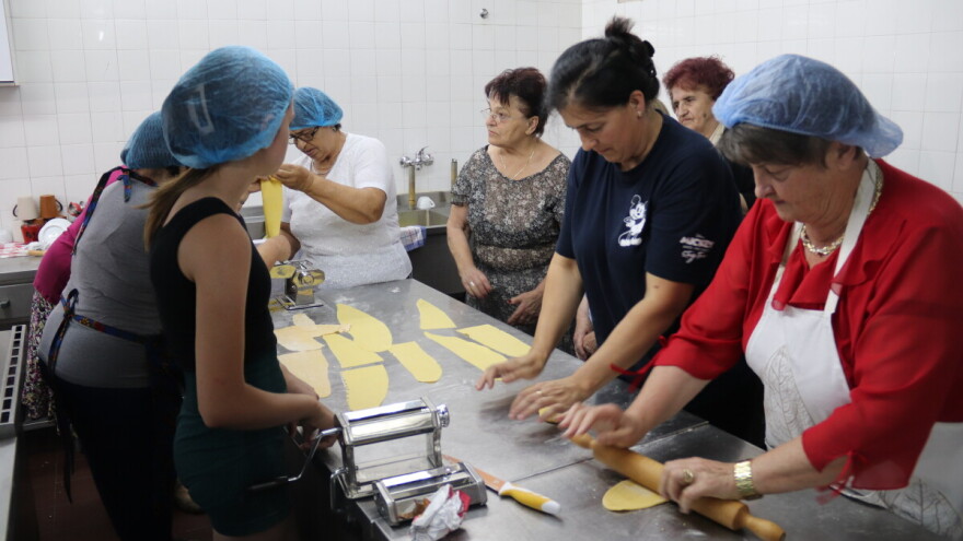 Žene iz Dervente počele izradu domaće tjestenine