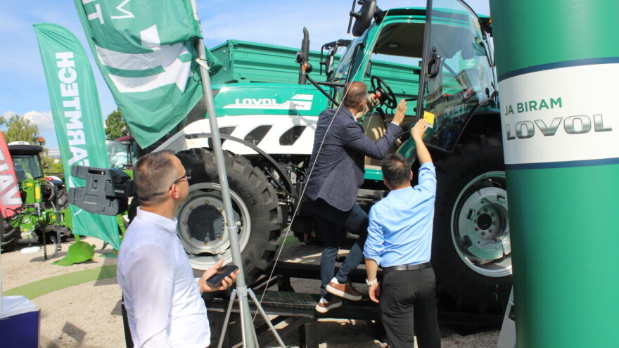 Traktor Lovol P 4110 premijerno predstavljen na Sajmu poljoprivrede