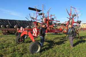 Velike kosilice s gnječilicama, rotorski okretači i sakupljači trave kod pionira u proizvodnji agro peleta!