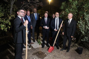Sadnjom loze ispred hotela u Vodicama otvorena 32. Sabatina