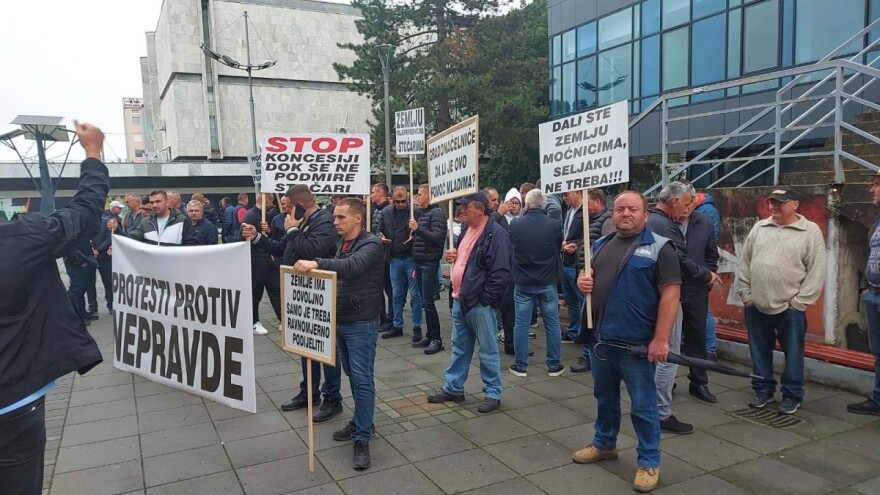 Poljoprivrednici na protestima: Dali ste zemlju moćnicima, seljaku ne treba