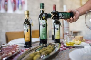 OPG Lupić i OPG Mate Dušević šampioni 14. Dana mladog maslinovog ulja u Dalmaciji