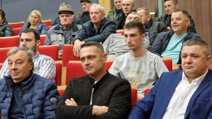 Svinjogojci iz Semberije traže sve "crno na bijelo", inače će na ulice