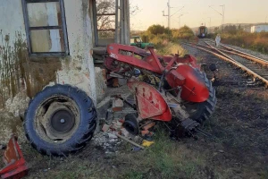 Voz udario u traktor: Vozač traktora iskočio iz sjedišta, teško povrijeđen