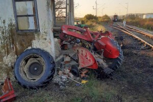 Voz udario u traktor: Vozač traktora iskočio iz sjedišta, teško povrijeđen