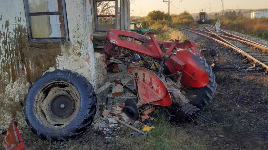 Voz udario u traktor: Vozač traktora iskočio iz sjedišta, teško povrijeđen