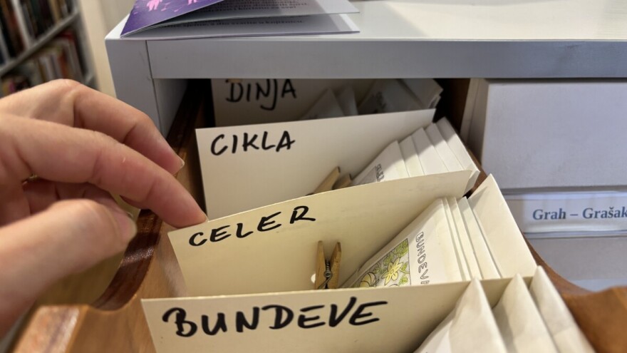 U knjižnicu po znanje i hranu, moto jednostavan - posudi, uzgoji, dijeli