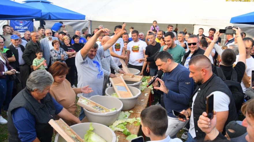 Raco pobijedio domaćice u rendanju kupusa: Ko najbolje sprema svadbarski specijalitet?