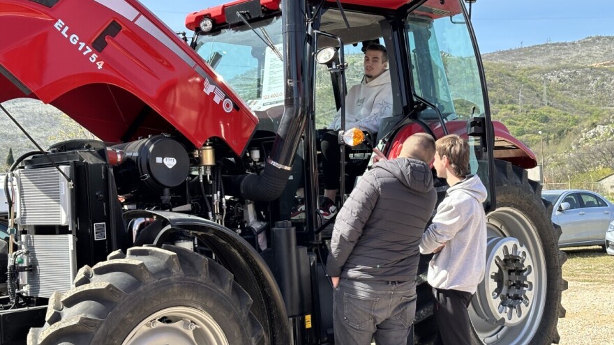 Kineski brend na Mostarskom sajmu: Koliko koštaju YTO traktori?