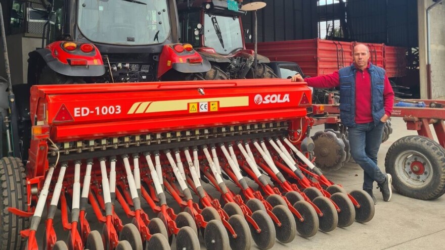 Ratar Miroslav Petrovič: "Nedostatak padavina usporio setvu uljane repice"