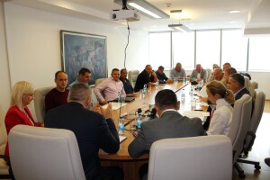 Poljoprivrednici "u velikoj katastrofi", ministar kaže: "Izašli smo iz socijalizma"