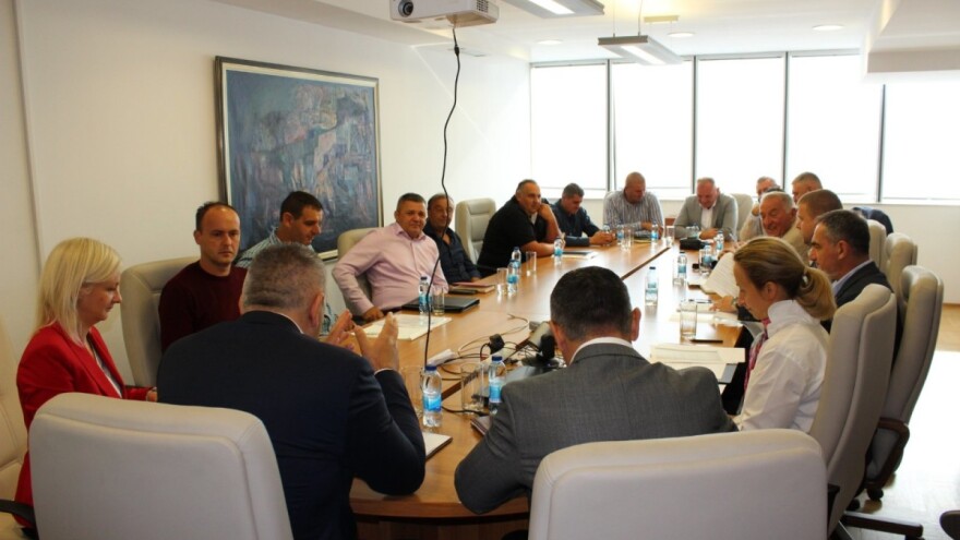 Poljoprivrednici "u velikoj katastrofi", ministar kaže: "Izašli smo iz socijalizma"