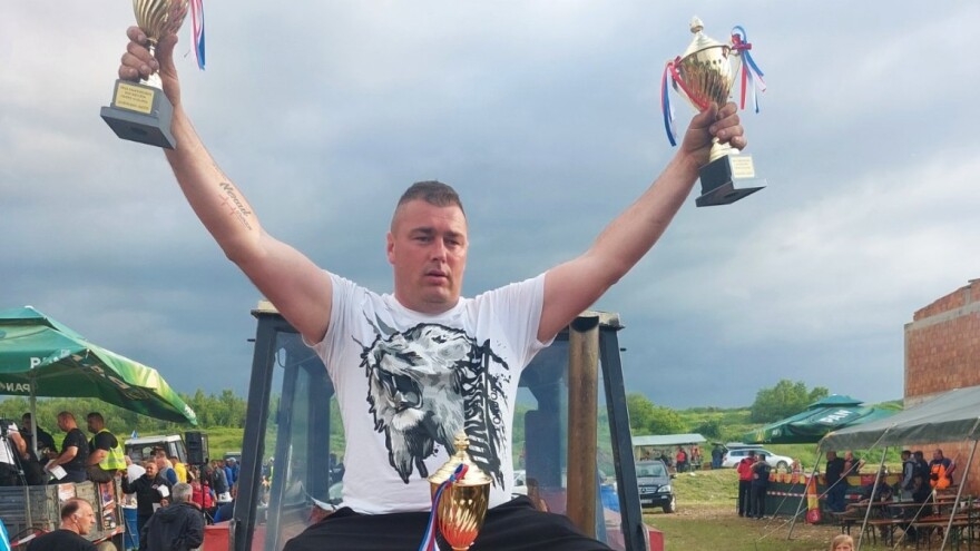 Šampion pao u Visokom: Nikola Kusonjić pobrao pehare, slavio i domaćin