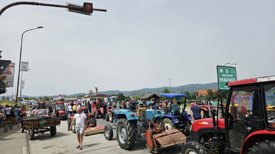 Nezadovoljni malinari blokirali saobraćaj, nastavljaju proteste