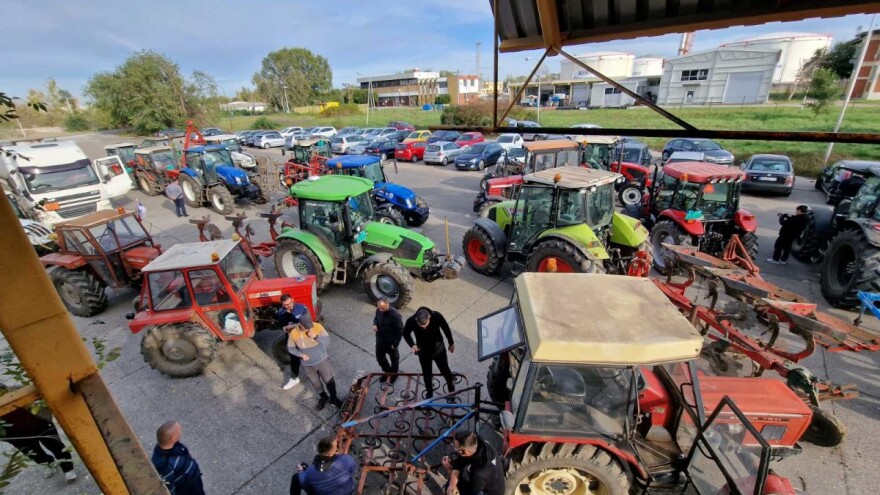 Poljoprivrednici blokirali Rafineriju nafte Novi Sad, sledeća - Pančevo