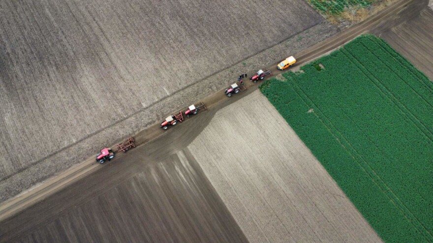 Kako se sprovodi ravnanje atarskih puteva i zašto je to važno?