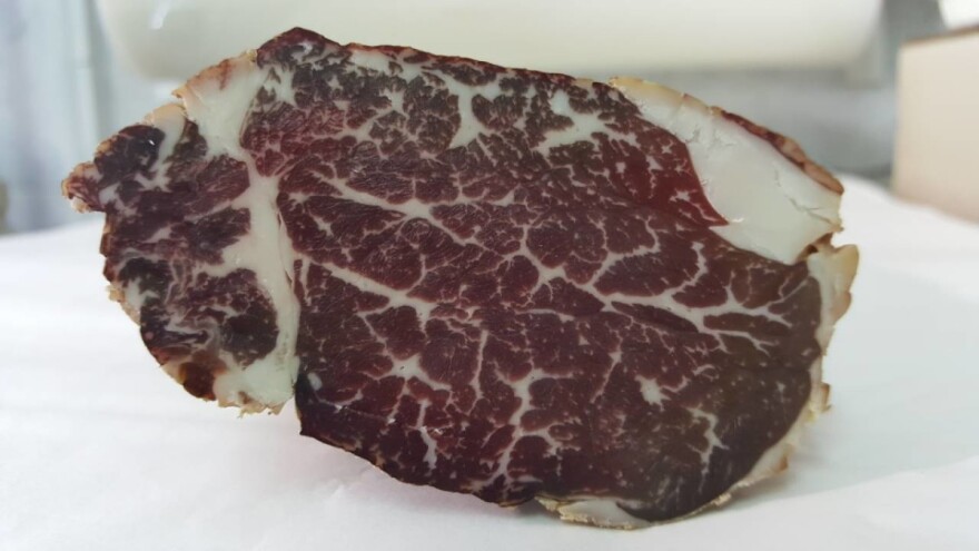 Korak po korak, visočka pečenica ide prema oznaci geografski zaštićenog brenda