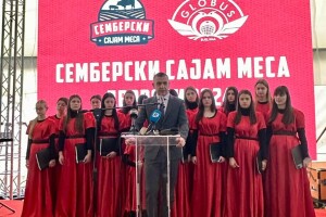 Počeo Semberski sajam mesa: Svinjogojcima isplaćen dug, odustali od protesta
