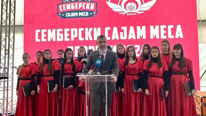 Počeo Semberski sajam mesa: Svinjogojcima isplaćen dug, odustali od protesta