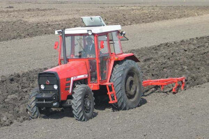 Traktor IMT 5135