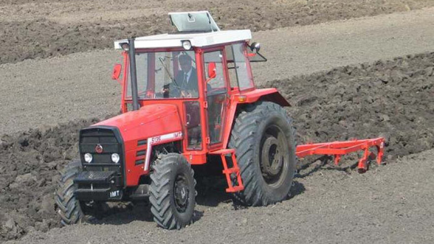 Traktor IMT 5135