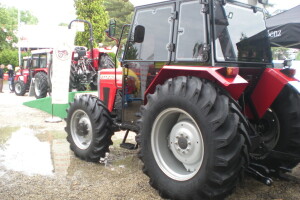 Provalio u garažu, izvezao i odvezao traktor