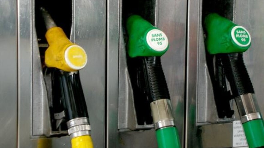 Skuplji benzin - novi udar na seljake i ribare