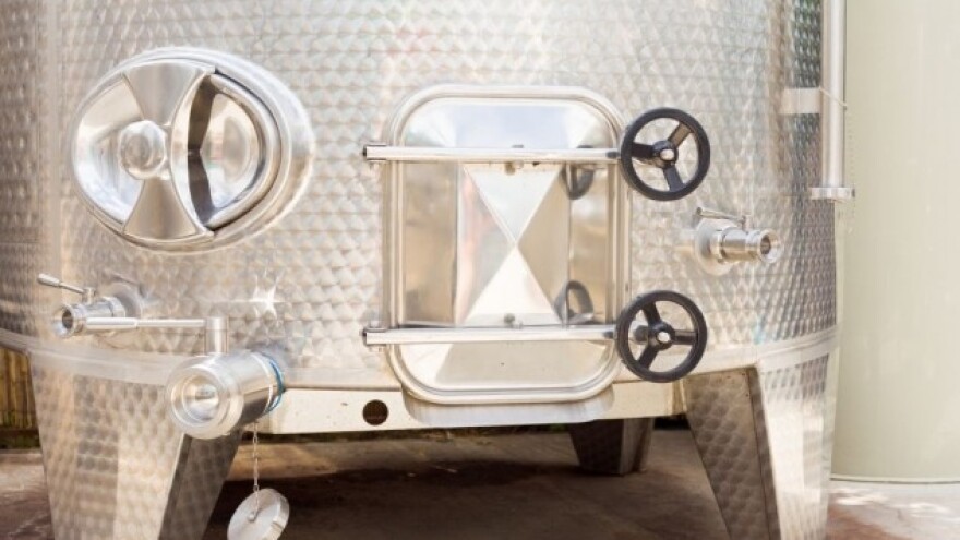 Ukrali 110 litara vina zajedno s inox bačvama