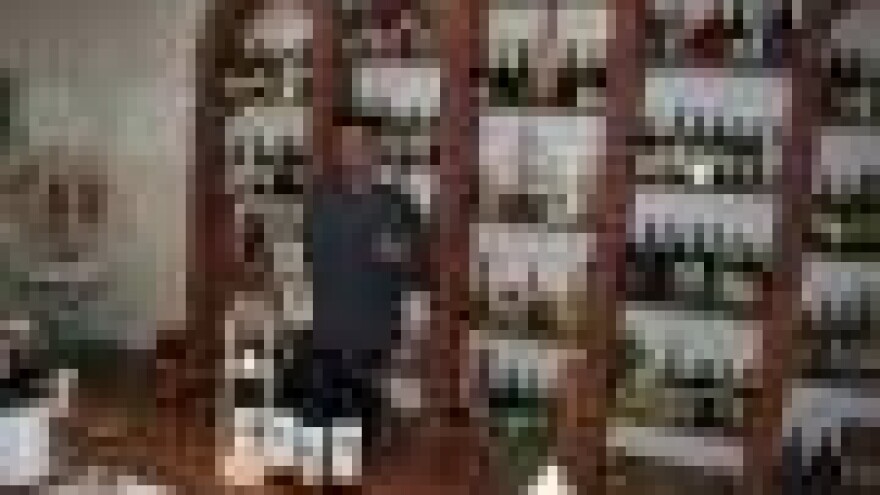 Nono ide u vinograd - unuk u podrum