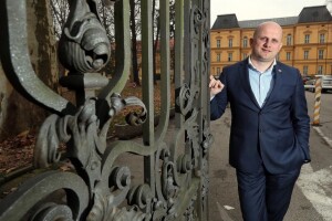 Prisjeo mu čaj u Saboru: čije su pčele i čiji med?