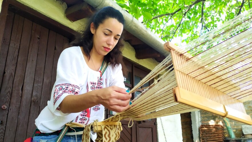 Tkanje na brdu - razboj za poneti?