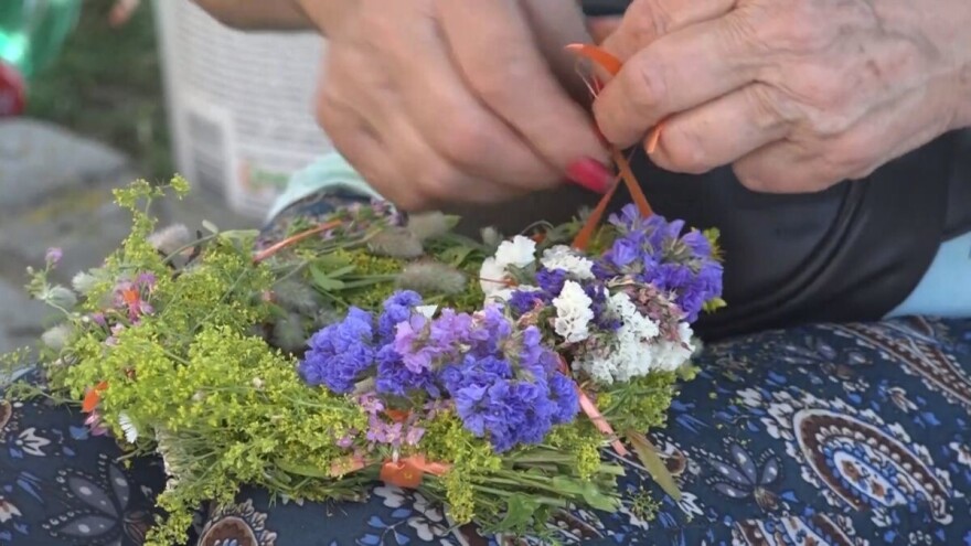 Ivanjski venac: Za devojku da zavede momka, da čuva kuću i štiti od bolesti