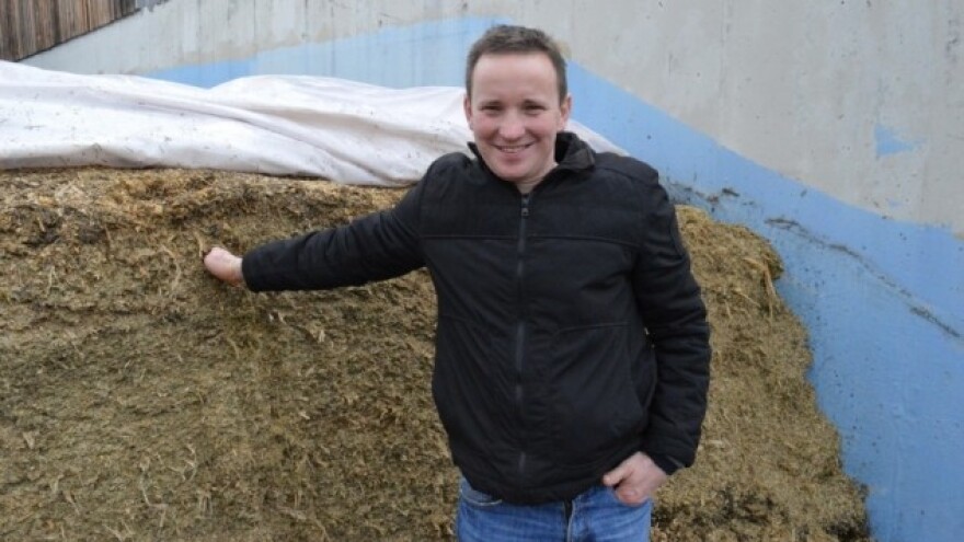 Bez desne šake isplatio kredit i povećao farmu!