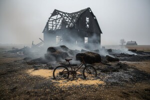 Izgorjelo tona i pol kukuruza i 300 bala slame