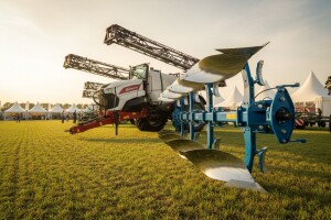 Izlažu i pokazuju u radu 15 brandova!