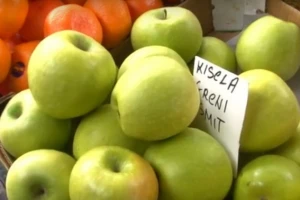 Jabuka na listi najskupljeg voća
