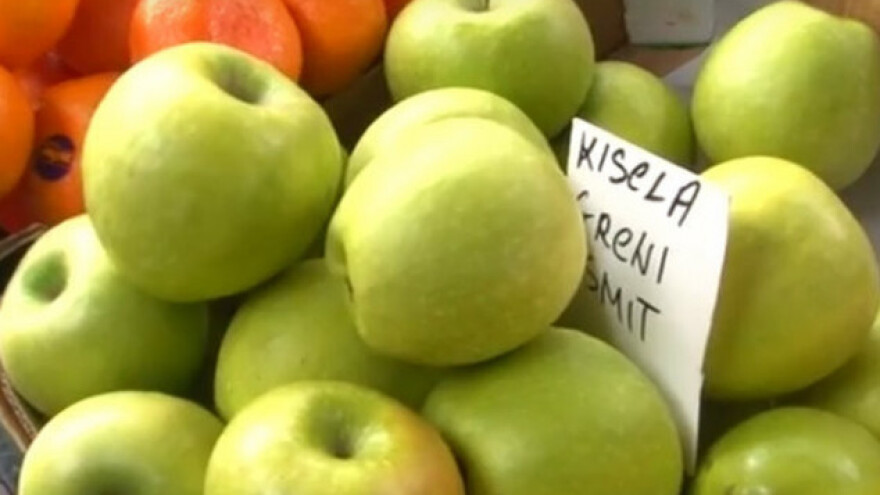 Jabuka na listi najskupljeg voća