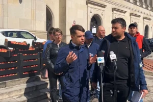 Poljski voćari doneli tonu jabuka ispred ministarstva poljoprivrede