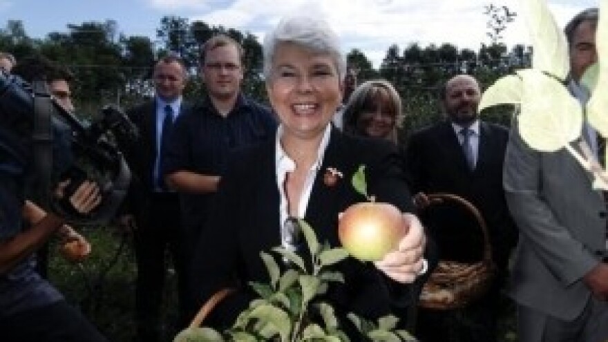 Premijerka brala neplaćene jabuke?!