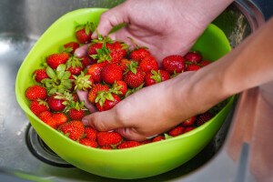 Mogu li se pesticidi s voća i povrća ukloniti ocatom?