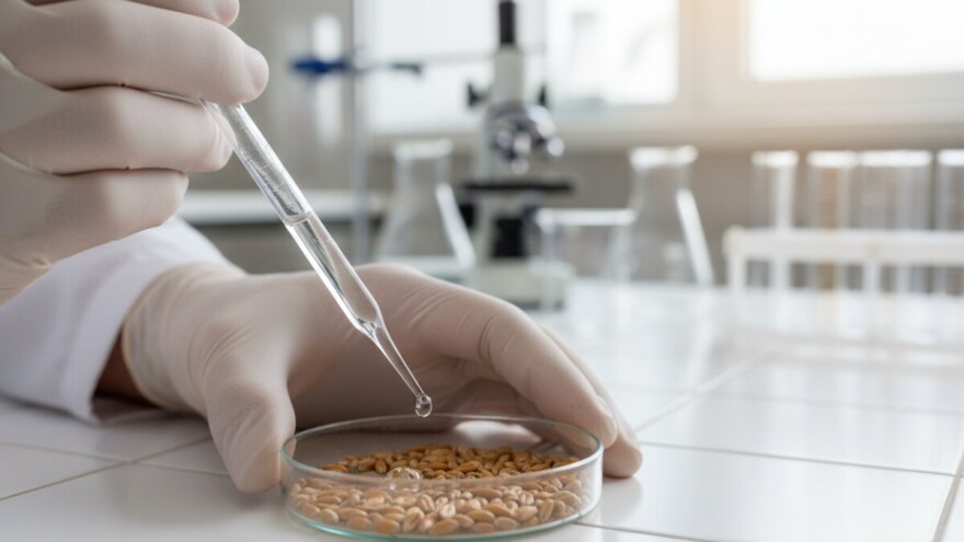 Jakovina potpisuje ugovore o sufinanciranju referentnih laboratorija za hranu