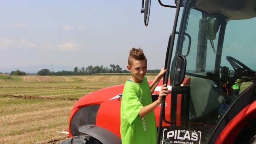 11-godišnjem Patriku oranje nije teško!