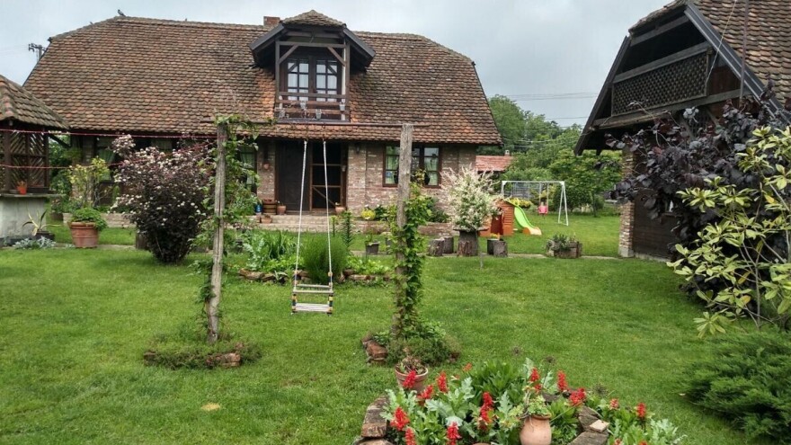 Bračnim parovima u Vojvodini po milion dinara za kupovinu seoskih kuća