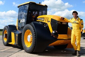 JCB Fastrac traktor srušio britanski rekord sa 166,7 km/h!