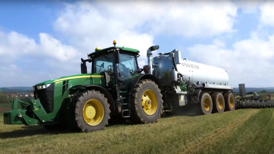 John Deere 8R 410 sa eAutoPowr menjačem stiže na tržište?