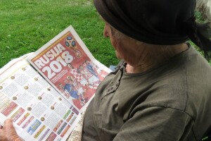 Jelka Zubović ove će godine napuniti 100 godina, još obrađuje veliki vrt, hekla i informira se o prvenstvu u Rusiji!