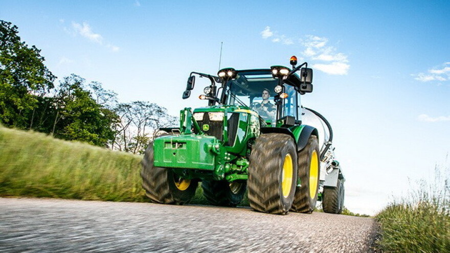 Traktor John Deere 5R